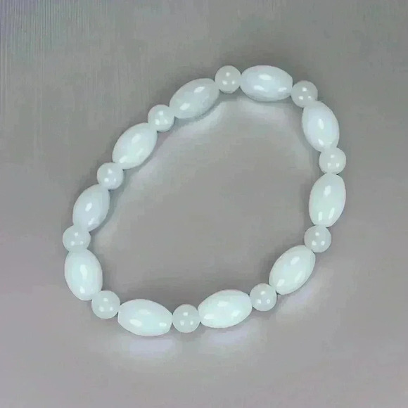 White Rabbit Beaded Bracelet - Picture 3 of 7